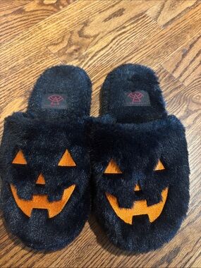 Black Faux-Fur Halloween Jack-O'-Lantern Slippers